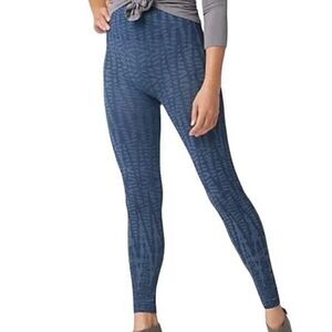 SPANX Look At Me Now High Waisted Seamless Leggings Size Small Indigo Blue Geo